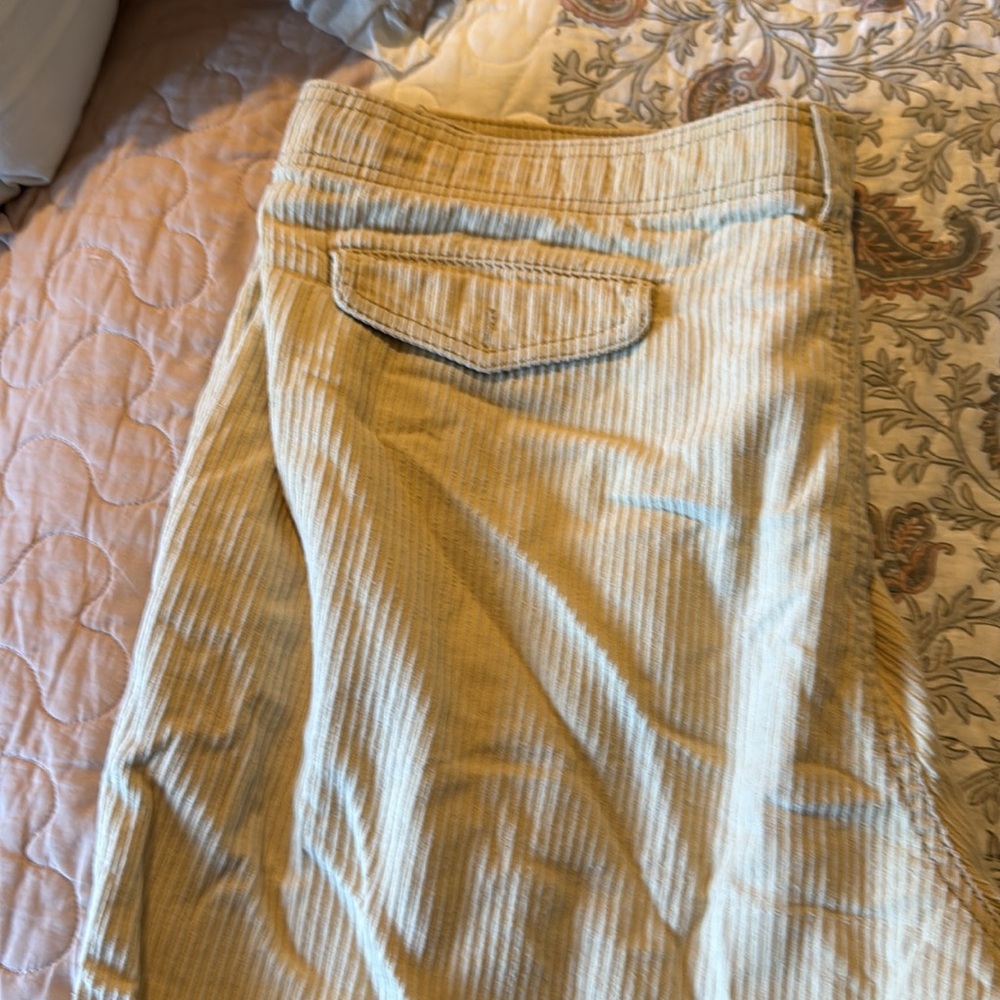Men's cream color Kahala corduroy shorts